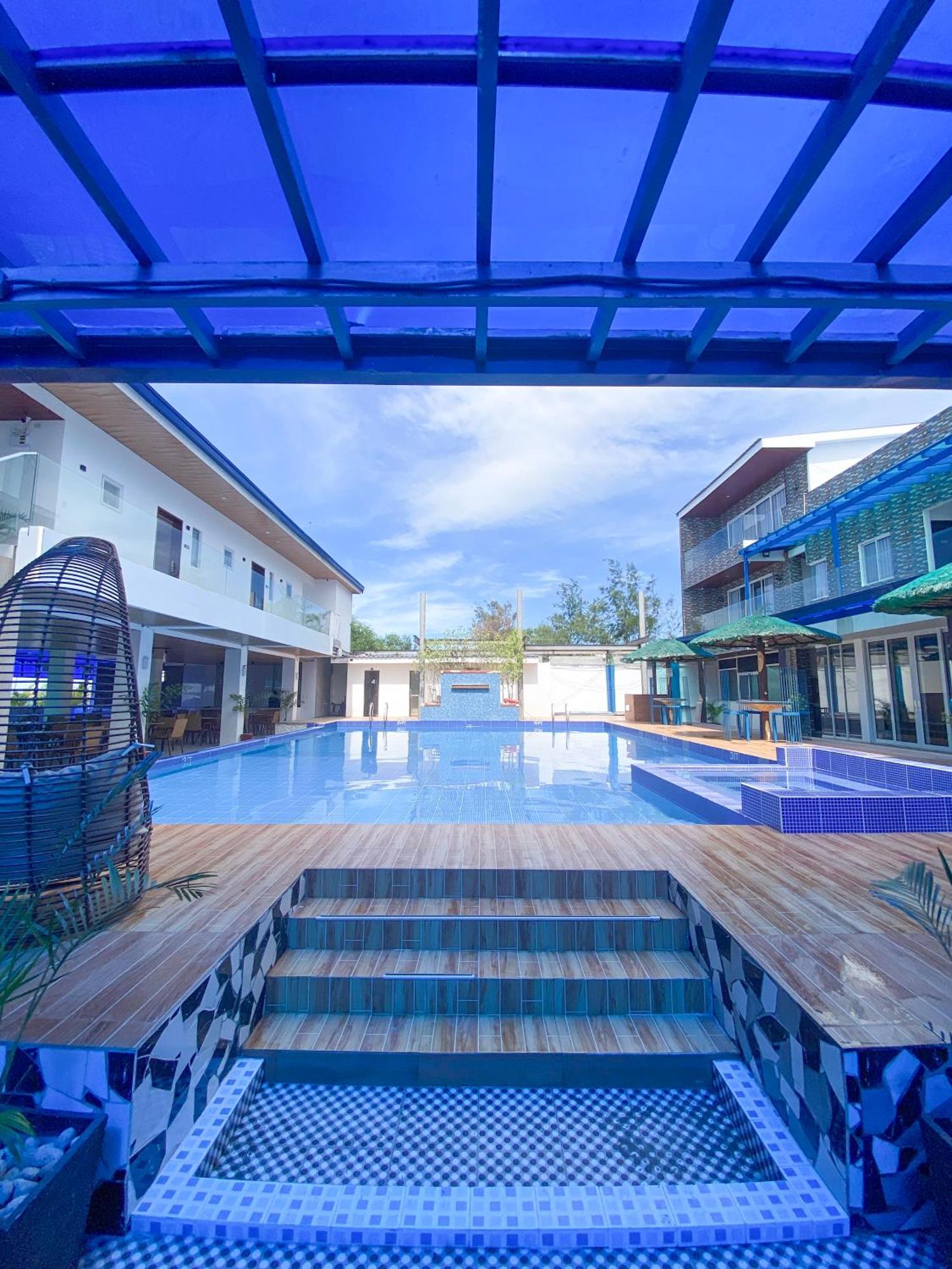 Q Beach Resort Cabangan Exterior foto